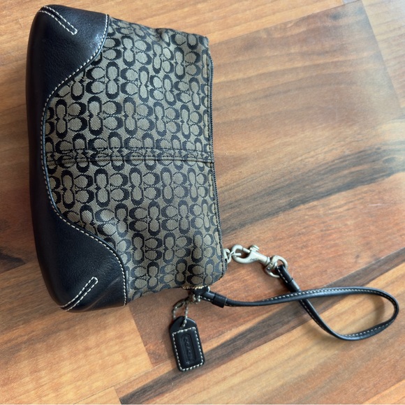 COACH Wristlet Classic Brown Leather Bottom and Strap Zipper Vintage pre-owned - Picture 3 of 8